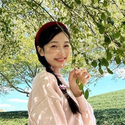 戴脚镣的女孩